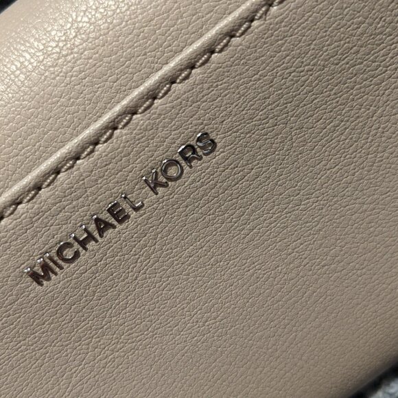 Michael Kors Rivington Stud Large Leather Wallet cement & Silver Hardware NWT - Picture 3 of 16